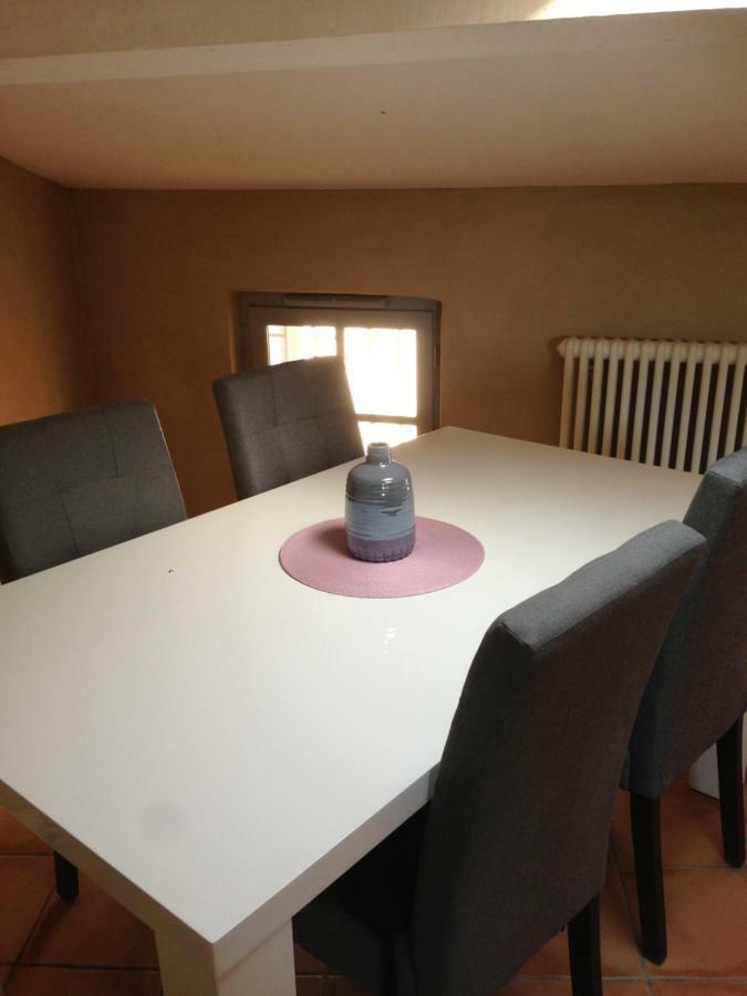 Apartamento Le Petit Nid Des Arenes Béziers Exterior foto